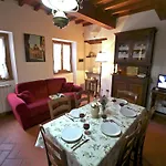 Tatil Evi In With Pool & Gardens Poppi