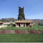 In With Pool & Gardens *