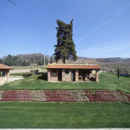 In With Pool & Gardens *
